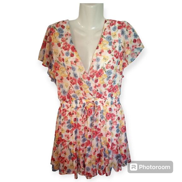 Trixxi floral print elastic waist V neck romper with keyhole closure i… - Picture 1 of 10